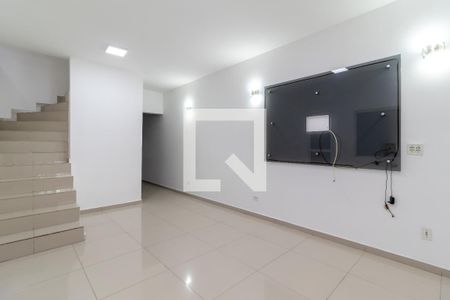 Sala de Estar de casa para alugar com 4 quartos, 230m² em Parque Peruche, São Paulo