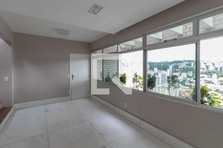 Sala de apartamento à venda com 2 quartos, 145m² em Santo Antônio, Belo Horizonte
