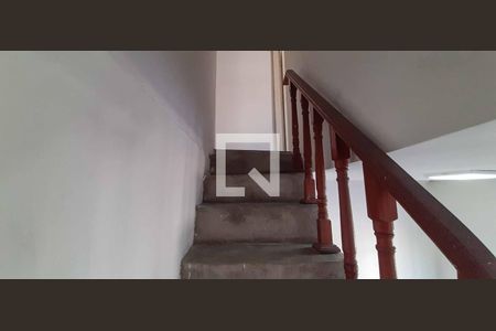escadas de casa à venda com 3 quartos, 148m² em Bandeiras, Osasco