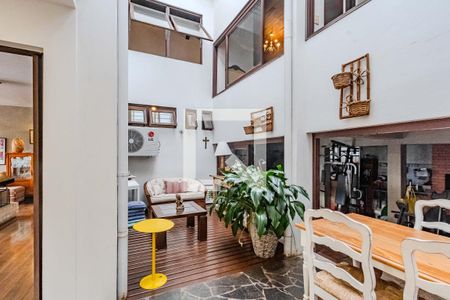 Sala de casa à venda com 3 quartos, 263m² em Medianeira, Porto Alegre