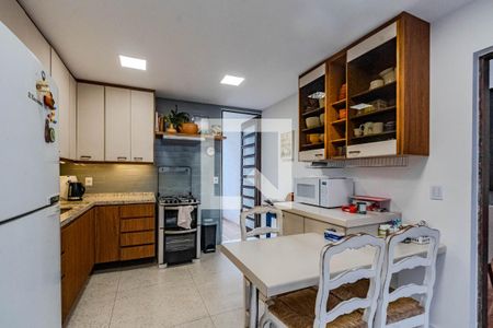 Cozinha de casa à venda com 3 quartos, 263m² em Medianeira, Porto Alegre