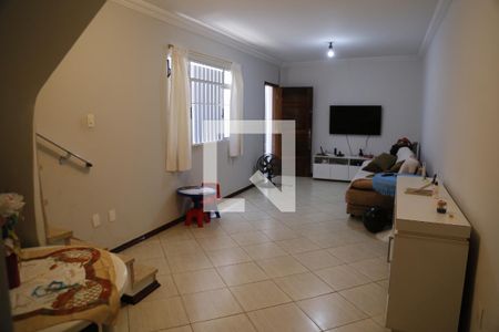 Sala de casa à venda com 3 quartos, 160m² em Jardim Monjolo, São Paulo