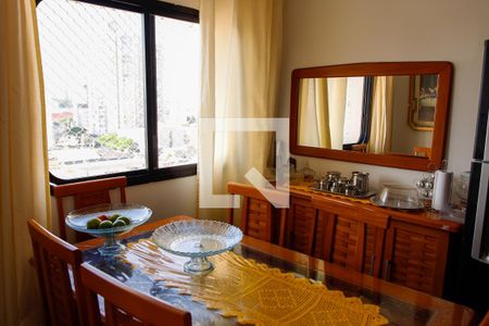 Apartamento à venda com 138m², 4 quartos e 2 vagas Apartamento à venda com 138m², 4 quartos e 2 vagasSala de Jantar