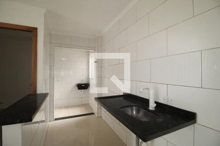 Sala/Cozinha e área de serviço de apartamento para alugar com 2 quartos, 50m² em Vila Nhocuné, São Paulo