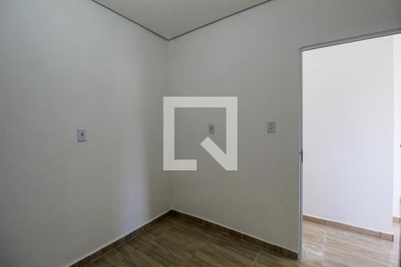 Quarto 1 de casa para alugar com 2 quartos, 50m² em Vila Nova York, São Paulo