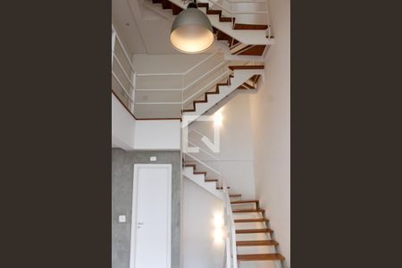 Escada de casa de condomínio à venda com 2 quartos, 110m² em Vila Morumbi, São Paulo