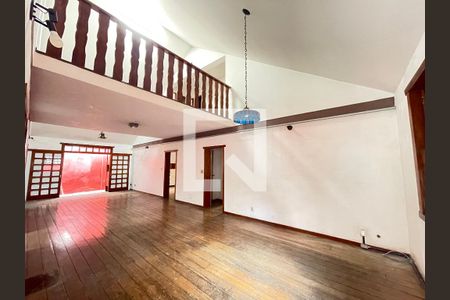 Sala  de casa para alugar com 6 quartos, 227m² em Funcionários, Belo Horizonte