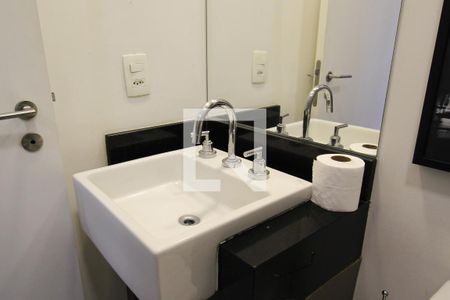 Banheiro  de apartamento para alugar com 1 quarto, 28m² em Vila Olímpia, São Paulo