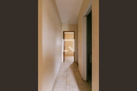 Corredor  de casa de condomínio à venda com 2 quartos, 77m² em Vila Carmosina, São Paulo