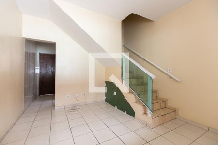 Sala de casa de condomínio à venda com 2 quartos, 77m² em Vila Carmosina, São Paulo