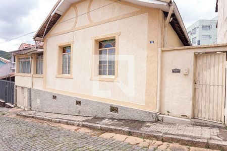 Casa à venda com 300m², 7 quartos e 3 vagas Casa à venda com 300m², 7 quartos e 3 vagasFachada