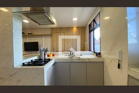 Cozinha de apartamento à venda com 2 quartos, 70m² em Barroca, Belo Horizonte