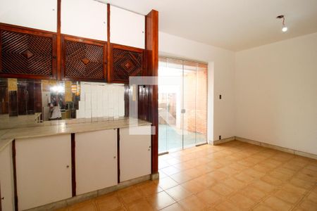 Quarto 2 de casa à venda com 3 quartos, 365m² em Floresta, Belo Horizonte