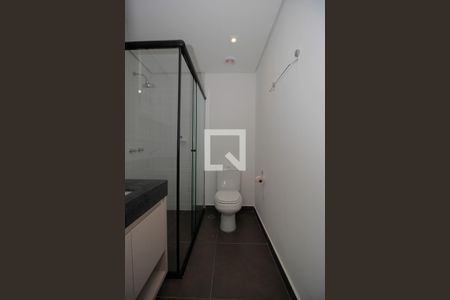 Banheiro de kitnet/studio para alugar com 1 quarto, 29m² em Pinheiros, São Paulo