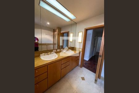 Casa à venda com 400m², 4 quartos e 5 vagas Casa à venda com 400m², 4 quartos e 5 vagasbanheiro suíte master