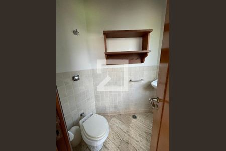 Casa à venda com 400m², 4 quartos e 5 vagas Casa à venda com 400m², 4 quartos e 5 vagasBanheiro piscina