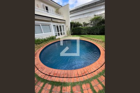 Casa à venda com 400m², 4 quartos e 5 vagas Casa à venda com 400m², 4 quartos e 5 vagasPiscina