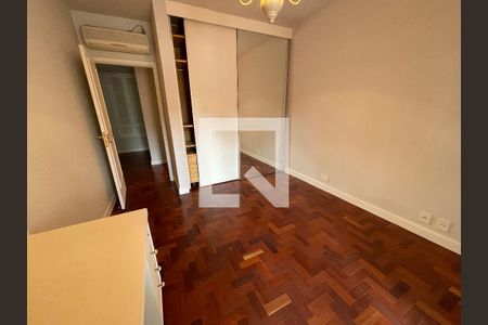 Casa à venda com 400m², 4 quartos e 5 vagas Casa à venda com 400m², 4 quartos e 5 vagasSuíte 2