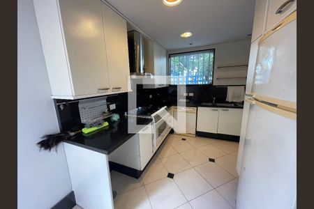 Casa à venda com 400m², 4 quartos e 5 vagas Casa à venda com 400m², 4 quartos e 5 vagasCozinha