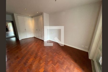 Casa à venda com 400m², 4 quartos e 5 vagas Casa à venda com 400m², 4 quartos e 5 vagasSuíte master