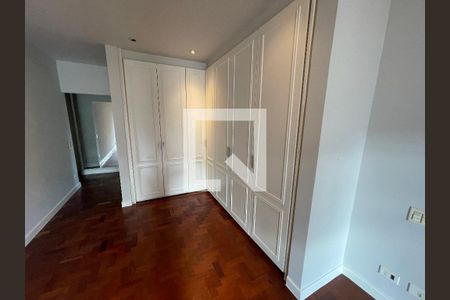 Casa à venda com 400m², 4 quartos e 5 vagas Casa à venda com 400m², 4 quartos e 5 vagasSuíte master