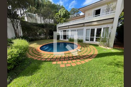 Casa à venda com 400m², 4 quartos e 5 vagas Casa à venda com 400m², 4 quartos e 5 vagasQuintal