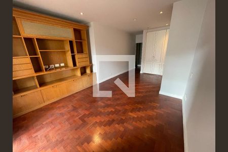 Casa à venda com 400m², 4 quartos e 5 vagas Casa à venda com 400m², 4 quartos e 5 vagasSuíte master