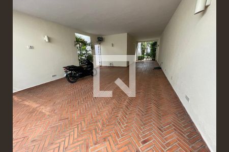Casa à venda com 400m², 4 quartos e 5 vagas Casa à venda com 400m², 4 quartos e 5 vagasGaragem 1