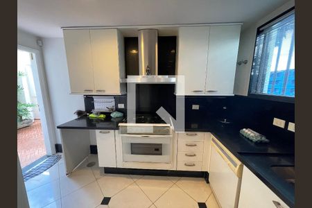 Casa à venda com 400m², 4 quartos e 5 vagas Casa à venda com 400m², 4 quartos e 5 vagasCozinha