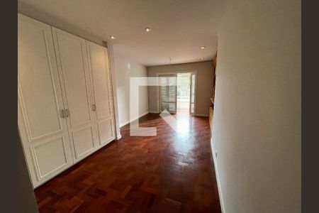 Casa à venda com 400m², 4 quartos e 5 vagas Casa à venda com 400m², 4 quartos e 5 vagasSuíte master