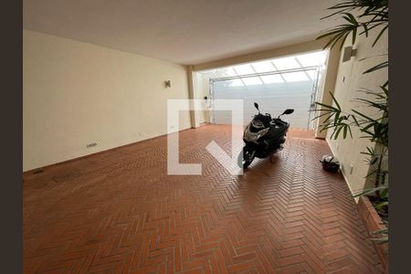 Casa à venda com 400m², 4 quartos e 5 vagas Casa à venda com 400m², 4 quartos e 5 vagasGaragem 1