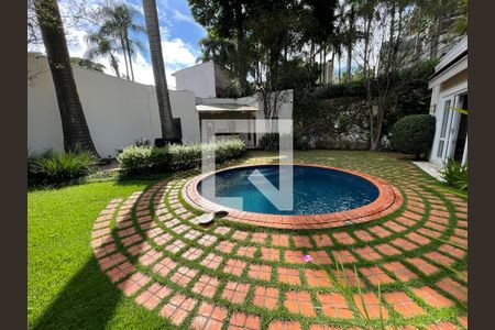 Casa à venda com 400m², 4 quartos e 5 vagas Casa à venda com 400m², 4 quartos e 5 vagasQuintal