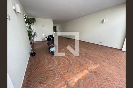 Casa à venda com 400m², 4 quartos e 5 vagas Casa à venda com 400m², 4 quartos e 5 vagasGaragem 1