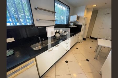 Casa à venda com 400m², 4 quartos e 5 vagas Casa à venda com 400m², 4 quartos e 5 vagasCozinha