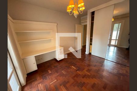 Casa à venda com 400m², 4 quartos e 5 vagas Casa à venda com 400m², 4 quartos e 5 vagasSuíte 2