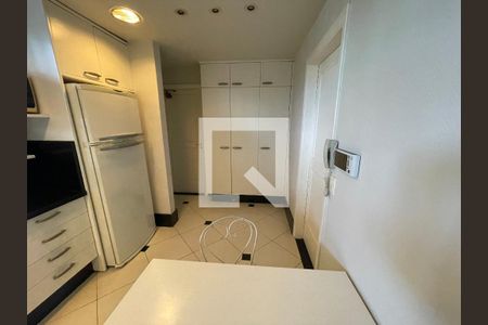 Casa à venda com 400m², 4 quartos e 5 vagas Casa à venda com 400m², 4 quartos e 5 vagasCozinha