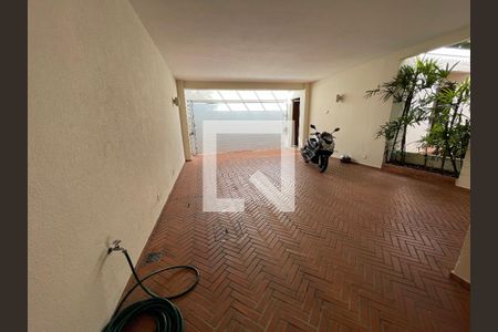Casa à venda com 400m², 4 quartos e 5 vagas Casa à venda com 400m², 4 quartos e 5 vagasGaragem 1