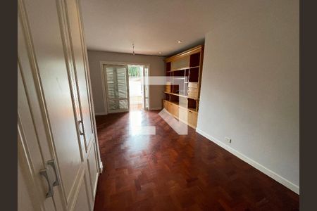 Casa à venda com 400m², 4 quartos e 5 vagas Casa à venda com 400m², 4 quartos e 5 vagasSuíte master