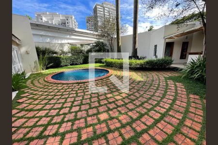 Casa à venda com 400m², 4 quartos e 5 vagas Casa à venda com 400m², 4 quartos e 5 vagasQuintal