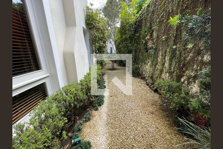 Casa à venda com 400m², 4 quartos e 5 vagas Casa à venda com 400m², 4 quartos e 5 vagasJardim de inverno