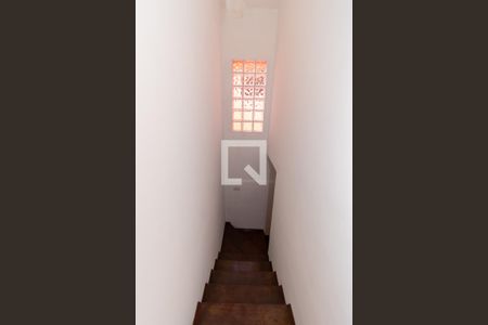 Escada de casa à venda com 3 quartos, 226m² em Vila Portuguesa, São Paulo