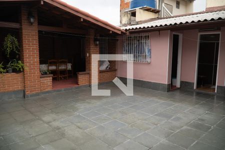 Casa para alugar com 250m², 3 quartos e 4 vagas Casa para alugar com 250m², 3 quartos e 4 vagasQuintal