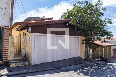 Casa à venda com 140m², 5 quartos e 1 vaga Casa à venda com 140m², 5 quartos e 1 vagaFachada