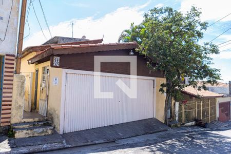 Casa à venda com 140m², 5 quartos e 1 vaga Casa à venda com 140m², 5 quartos e 1 vagaFachada