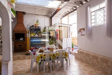 Casa à venda com 140m², 5 quartos e 1 vaga Casa à venda com 140m², 5 quartos e 1 vagaCasa 1 : Quintal