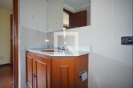 Banheiro da Suíte de casa à venda com 3 quartos, 227m² em Boa Vista, Porto Alegre