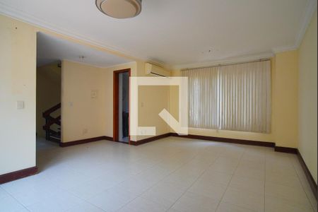 Sala de casa à venda com 3 quartos, 227m² em Boa Vista, Porto Alegre