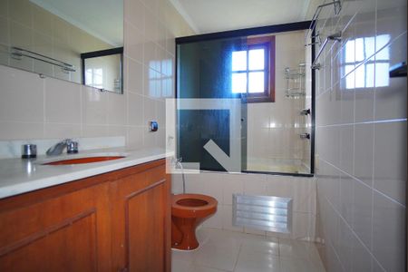 Banheiro da Suíte de casa à venda com 3 quartos, 227m² em Boa Vista, Porto Alegre