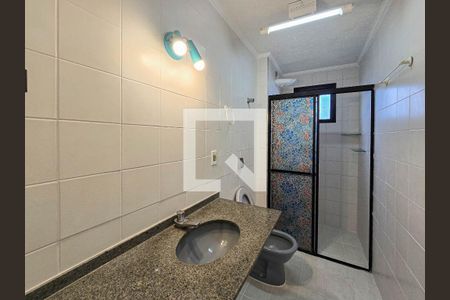 Banheiro Social de apartamento para alugar com 2 quartos, 85m² em Jardim Las Palmas, Guarujá