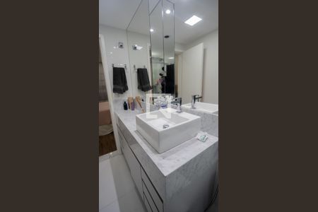 Suíte - Banheiro de apartamento à venda com 2 quartos, 70m² em Santa Rosa, Niterói